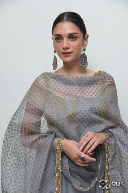 Aditi-Rao-Hydari-at-Cheliyaa-Movie-Promotions